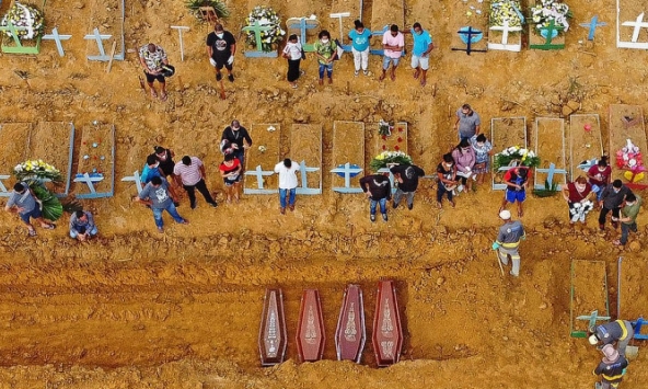 Tổng thống 'thờ ơ', Brazil thành ổ dịch COVID-19 lớn thứ 2 thế giới