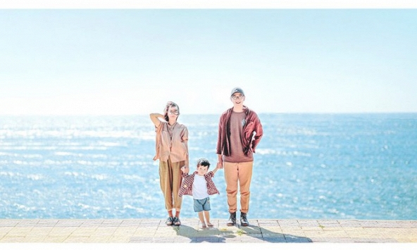 Bộ ảnh du lịch 'Hành trình nhuộm da' của gia đình trẻ thu hút cư dân mạng