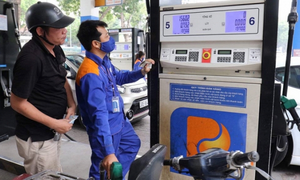Chiều 28/5, giá xăng tăng gần 1.000 đồng/lít
