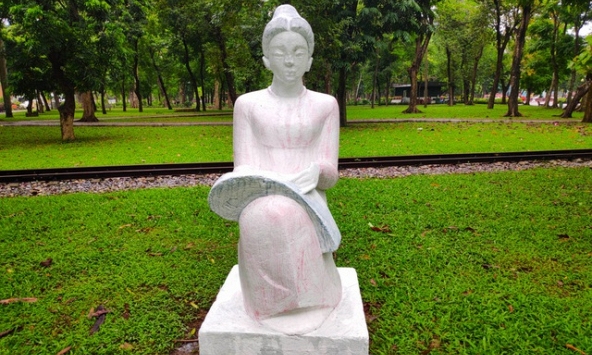 Công viên Thống Nhất lại đổi màu sơn cho các bức tượng