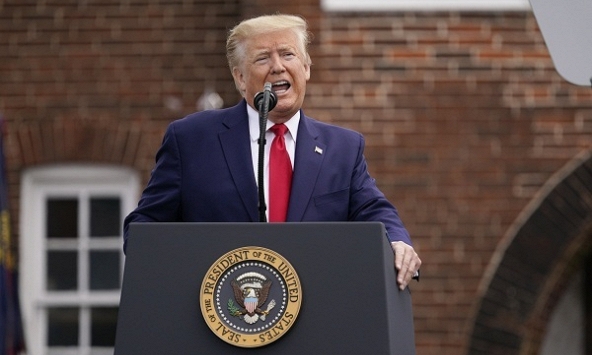 Ông Trump dọa chỉnh đốn hoặc đóng các trang mạng xã hội