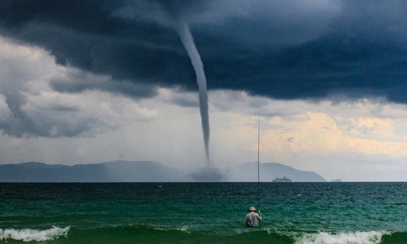 Bức ảnh 'Ông già và biển cả' phiên bản Việt được bình chọn là bức ảnh đại dương đẹp nhất