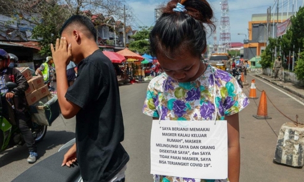 Indonesia phạt những người vi phạm giãn cách xã hội bằng cách 'bêu tên' lên MXH