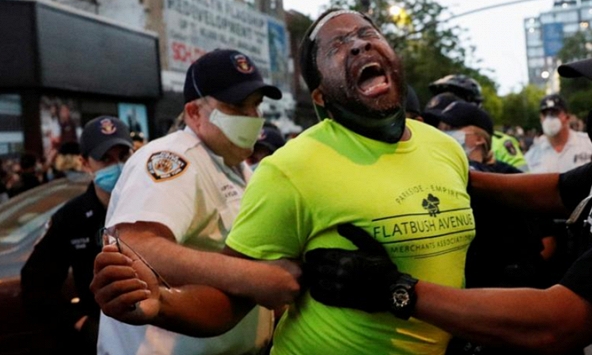 Làn sóng biểu tình 'Tôi không thể thở' lan rộng ở khắp nước Mỹ