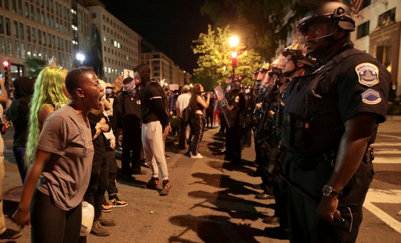 1.400 người bị bắt , tổng thống Trump cân nhắc điều quân đội xử lý cứng rắn người biểu tình