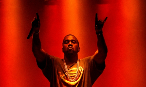 Kanye West trả học phí cho con gái George Floyd