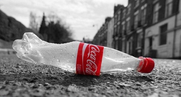 Bà mẹ 34 tuổi qua đời sau khi uống 3 lít coca, nước tăng lực mỗi ngày