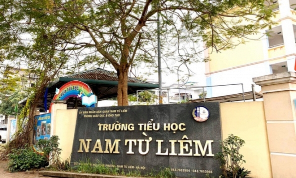 Một học sinh lớp 4 ở Hà Nội bị bỏ quên trên xe ôtô đưa đón