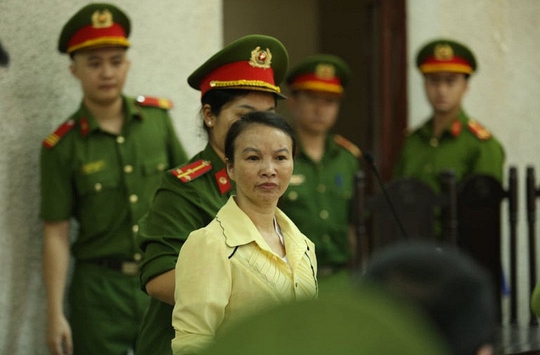 Hoãn phiên xử phúc thẩm vụ án mẹ nữ sinh giao gà 