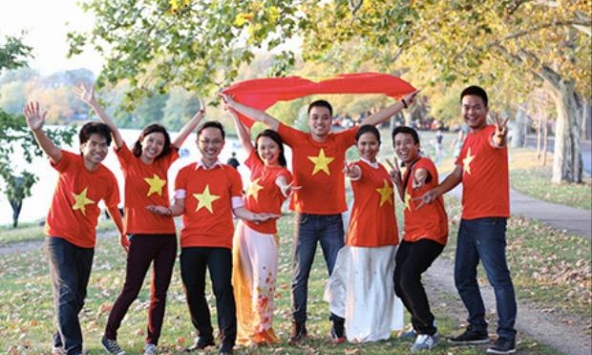 Đình chỉ công tác giáo sư yêu cầu sinh viên gốc Việt Nam dùng tên tiếng Anh