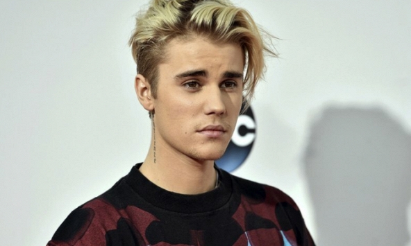Justin Bieber bị cáo buộc hiếp dâm 2 phụ nữ trong lúc hẹn hò Selena Gomez
