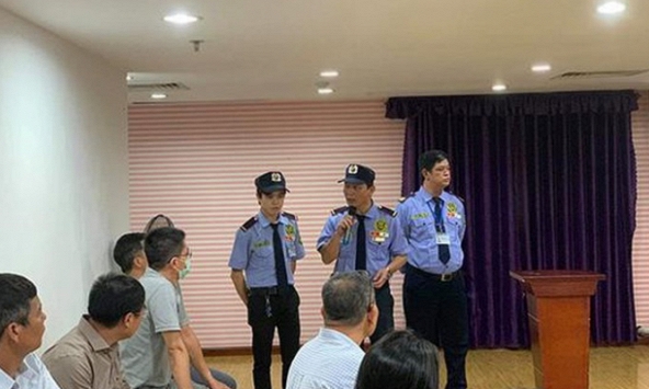 Vụ Phó Chủ tịch rút 'súng' tấn công bảo vệ: Liệu có phải súng giả như kết luận?