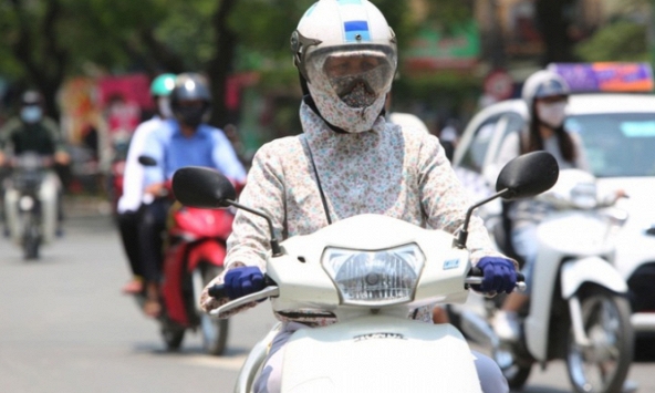 Bắc Bộ và Trung Bộ tiếp tục nắng nóng gay gắt, có nơi 42 độ C