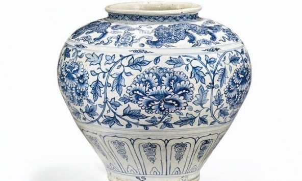 Chum gốm Việt thế kỷ 15 được bán đấu giá hơn 10,6 tỉ đồng tại Paris