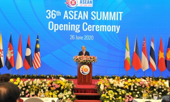 ASEAN thông qua tuyên bố 'vượt thách thức, duy trì tăng trưởng'
