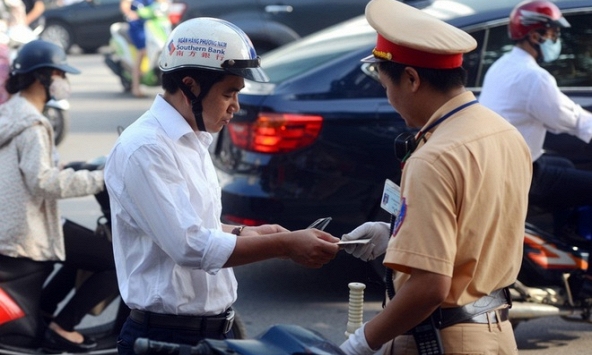 Từ 1/7, người dân nộp phạt vi phạm giao thông qua cổng dịch vụ trực tuyến