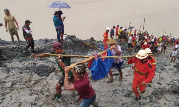 80 m bùn đất cao như sóng thần đổ sập xuống khu mỏ tại Myanmar khiến hơn 100 người chết