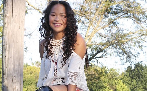 Cô gái gốc Việt cụt 2 chân trở thành người mẫu và vận động viên bơi lội tiềm năng ở Mỹ