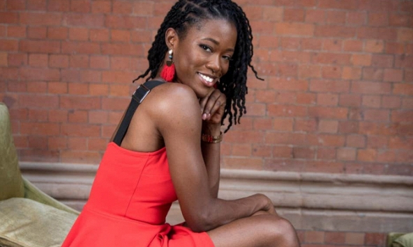 Hoa hậu Hoàn vũ Anh 2018 gia nhập Hạ viện Anh