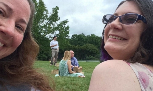 Xu hướng gia đình đa ái mới được công nhận ở một thị trấn ở Mỹ