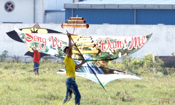 Những cánh diều mang niềm vui và khát vọng