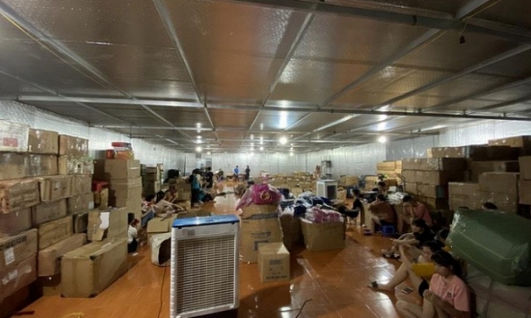  Tấn công kho hàng lậu hơn 10.000m2 tại thành phố Lào Cai