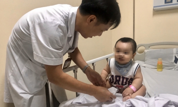 Nhiều trẻ ở Hà Nội nhập viện vì xuất hiện triệu chứng của bệnh tay chân miệng 