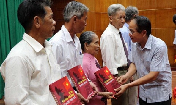 Phát hành cuốn sách 'Bà mẹ Việt Nam Anh hùng tỉnh Thừa Thiên-Huế'