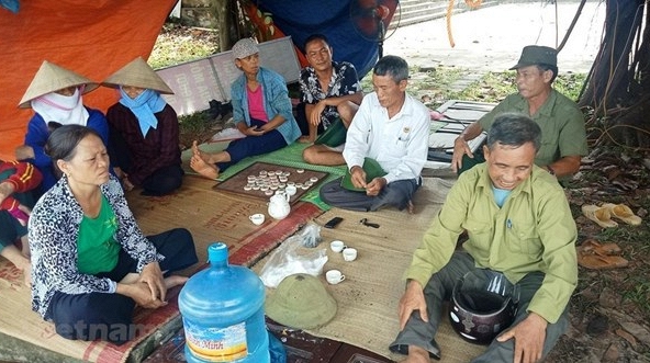 Vướng mắc chưa thông, người dân vẫn chặn xe vào bãi rác Nam Sơn