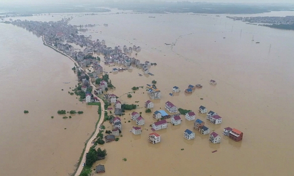 Việt Nam ủng hộ Trung Quốc 100.000 USD khắc phục hậu quả lũ lụt, động đất