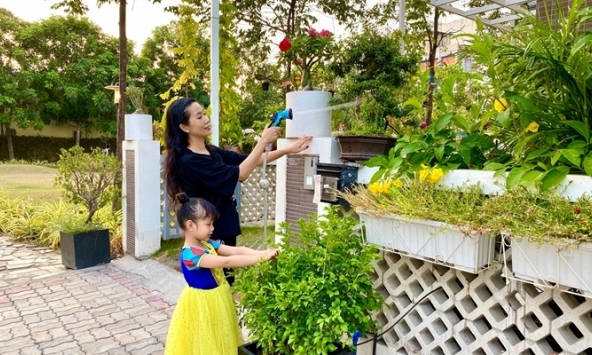 Á hậu Trịnh Kim Chi bội thu từ giàn rau 3 triệu đồng