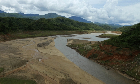 Hồ thuỷ điện Hủa Na cạn kiệt nước