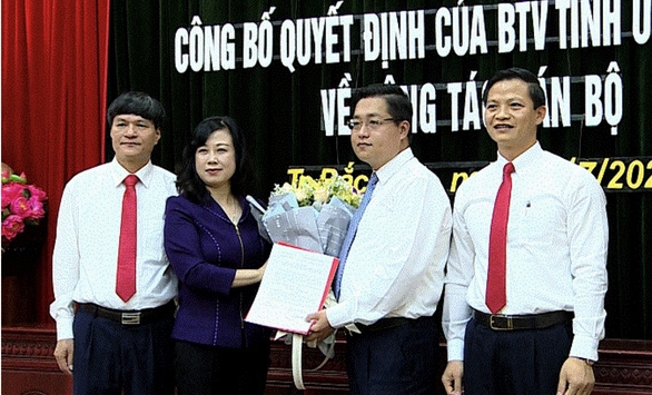 Bố làm Bí thư Tỉnh ủy, con được chỉ định làm Bí thư Thành ủy có vi phạm quy định không?