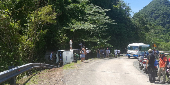 Lật xe trên đường Hồ Chí Minh, ít nhất 11 người tử vong