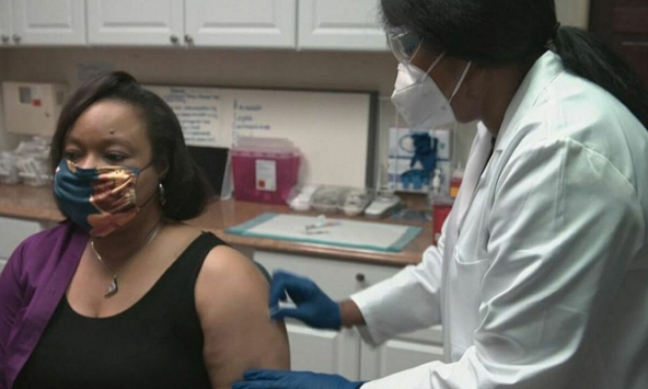 Tình nguyện viên đầu tiên thử vaccine Covid-19 giai đoạn 3 là ai?