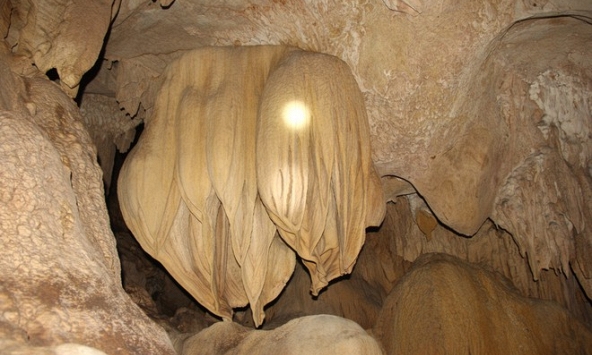 Phát hiện hang động có vẻ đẹp huyền ảo tại Quảng Trị