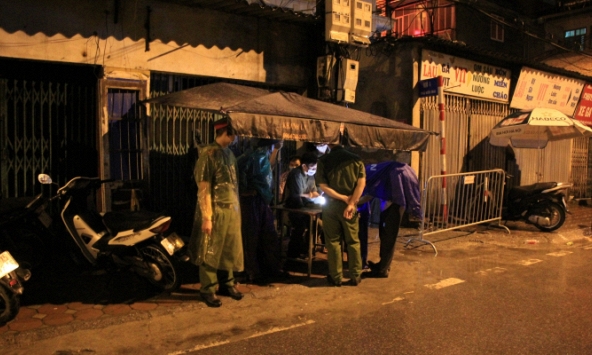 Một người sống cùng tòa nhà với bệnh nhân 714 đã bỏ trốn, không thực hiện cách ly