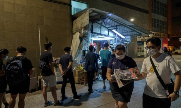 Dân Hong Kong đua nhau mua báo và cổ phiếu của ông trùm truyền thông Jimmy Lai