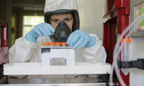 Nga công bố video ghi lại công đoạn sản xuất vắc xin phòng Covid-19 đầu tiên trong nhà máy Binnopharm