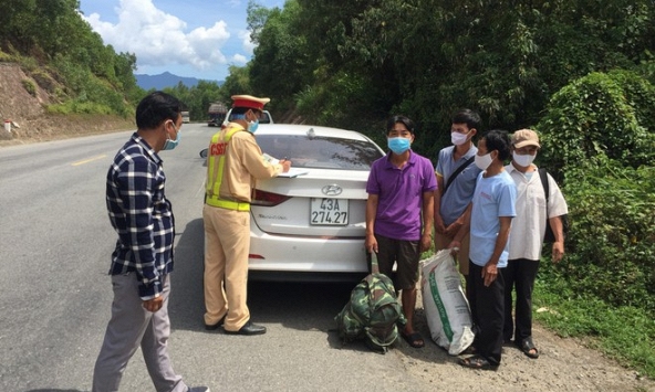 Hàng nghìn người ngoại tỉnh tìm đường trốn khỏi Đà Nẵng