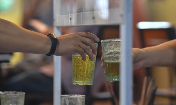 Nhậu qua vách ngăn giữa mùa Covid-19