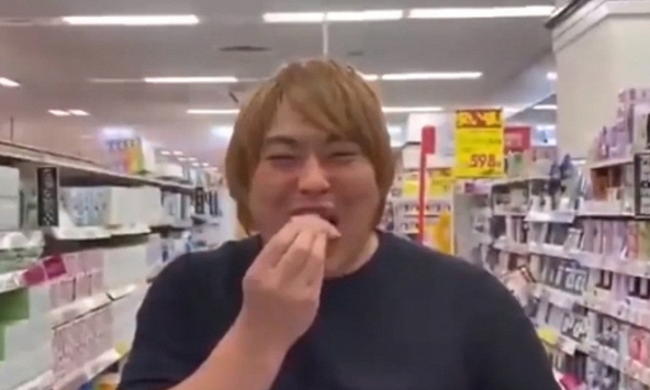 YouTuber Nhật Bản mắc Covid-19 bị bắt vì ăn lén sashimi ở siêu thị