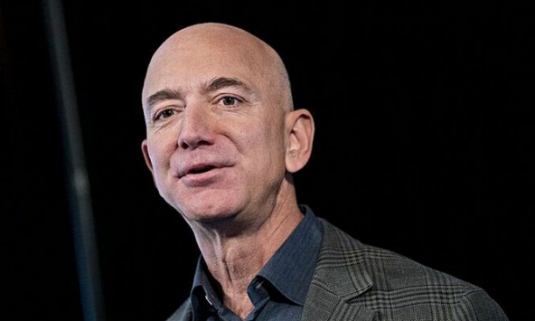 Ông chủ Amazon Jeff Bezos lập kỷ lục là người đầu tiên có 200 tỷ USD