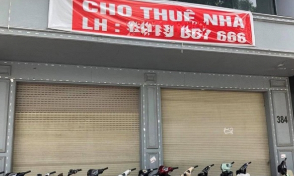 Phố hàng sang Hà Nội đóng cửa hàng loạt, các cửa hàng 'tháo chạy' khỏi tuyến 'phố vàng'