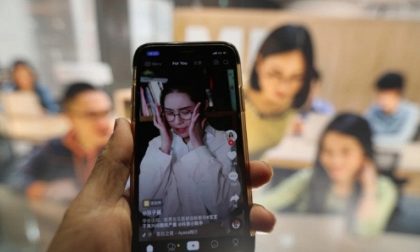 Sự thật bên trong các lò đào tạo TikToker