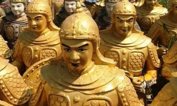 Sự thật về những bức tượng  'Tử Cấm Thành' phiên bản Việt