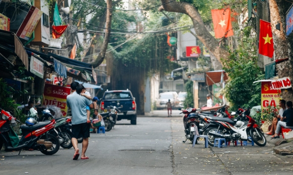 Rợp bóng Quốc kỳ trên nhiều tuyến phố ở Hà Nội nhân dịp kỷ niệm Quốc khánh 2/9