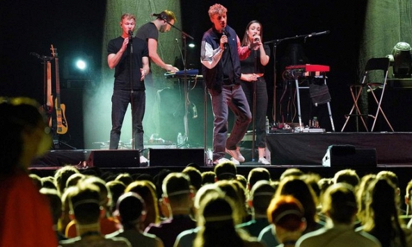 Buổi hòa nhạc với hơn 1000 người trở thành “phòng thí nghiệm Covid-19 khổng lồ”