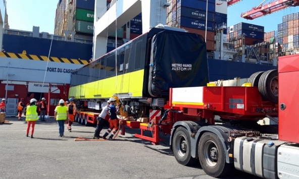 Cận cảnh đoàn tàu Nhổn - ga Hà Nội rời cảng Pháp về Việt Nam