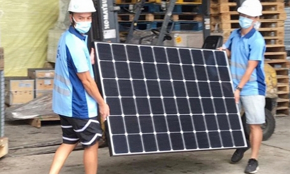 Hai diễn viên đình đám TVB làm công nhân bốc vác